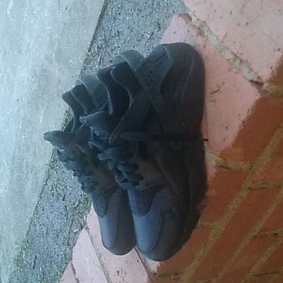 Nike Huaraches - Picture 2 of 6